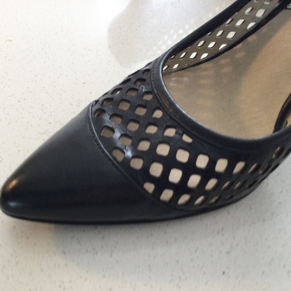 Near New Gorgeous Black Michael Kors High Heels - Picture 6 of 11